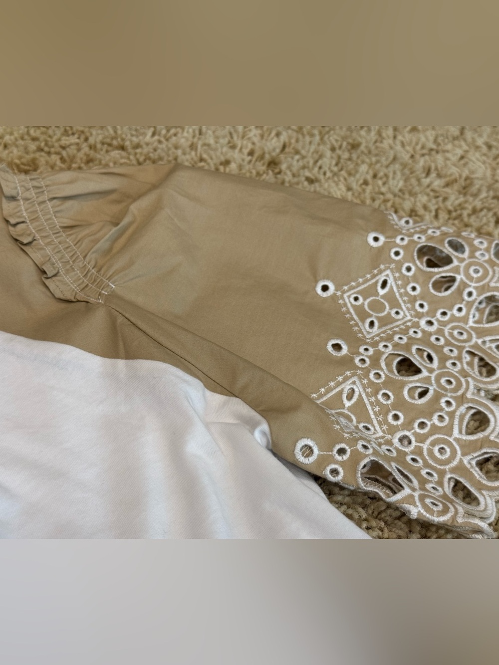 Veronica Beard Briana Top with Beige Eyelet Puff Sleeves, size small - Picture 5 of 5